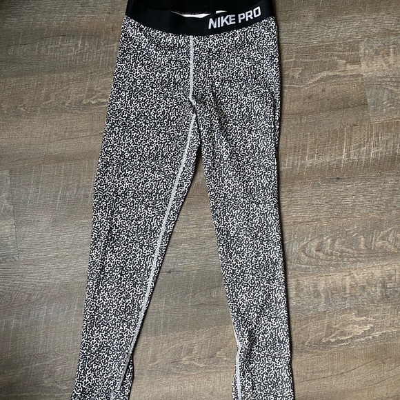 nike pro leopard leggings